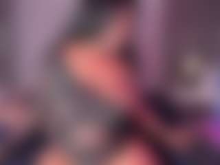 EmaRhodes MILF webcam performer live streaming