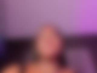 Show de cam en vivo con EmaRhodes - Body en Camsoda