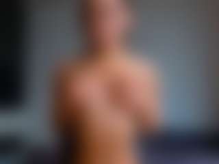 Live cam show with EnaDile - Athletic Bedroom on crypto-cams