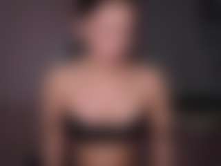 Live cam show with EnaDile - Living Room on Stripli.com
