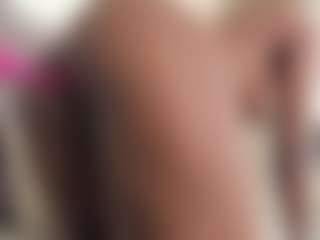 Live cam show with Tahlia M - No Smoking on studioflirtlive.com