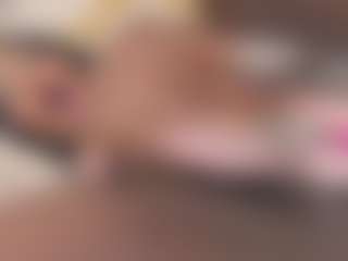 Live cam show with Tahlia M - Shaved Pussy Mature on AdultVida.com