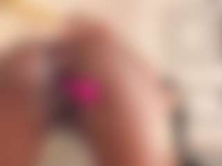 Live cam show with Tahlia M - Dildo Or Vibrator on Uber Horny