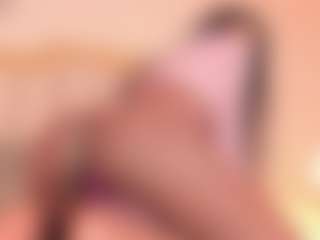 Live cam show with Tahlia M - Public on Streamer API