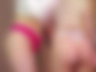 Live cam show with AbigailKuntz - Flashing on dropp.cam