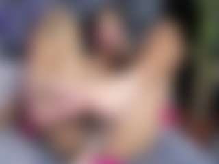 Live cam show with Nahomy - Interactivetoy on CamClone