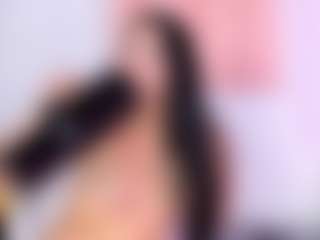 Live cam show with Sofia - Public on friskycurves.com