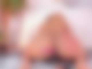 Live cam show with Daye - Double Penetration on Camsoda
