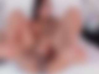 Live cam show with Daye - Shaved Pussy on Camsoda