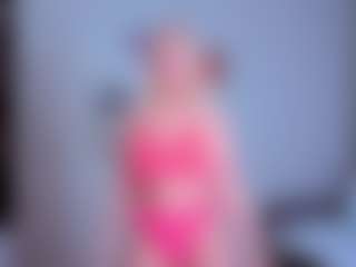 Live cam show with EmilyLion7 - Thin on CamwithHer