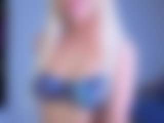 Live cam show with EmilyLion7 - Big Ass on friskycurves.com