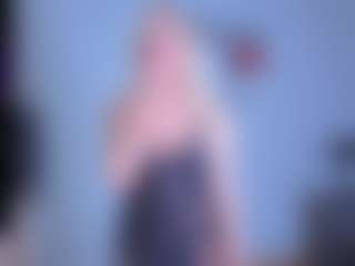 Live cam show with EmilyLion7 - Thin on CamClone