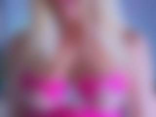 Live cam show with EmilyLion7 - Average on AdultVida.com