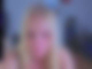 Live cam show with EmilyLion7 - Average on Mixed Magazine Live