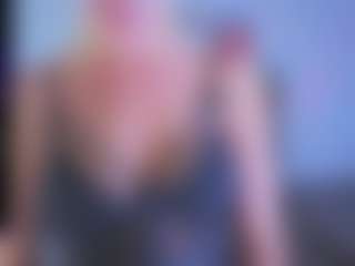 Live cam show with EmilyLion7 - Blonde Hair on Camming Site