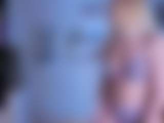 Live cam show with EmilyLion7 - Average on WildCum