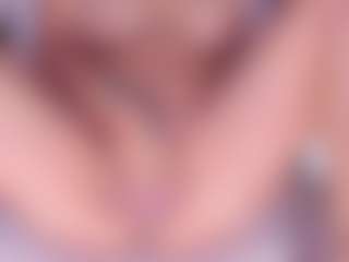 Live cam show with Kim - Tiny Tits on livesuperchat.net