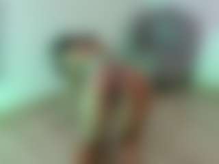 Live cam show with riiby - Brown Hair on AdultVida.com
