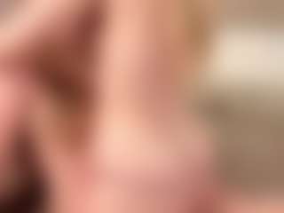 Live cam show with LoritaArzt - Upskirt on Milf Play