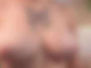 Live cam show with LoritaArzt - Skinny on madthumbs
