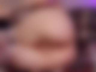 Live cam show with Velora - Small Tits on xDating