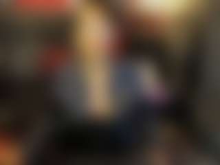 Live cam show with AmelieMartinez - Mature on StripNow