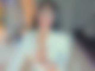 Live cam show with Sara - Big Nipples on friskycurves.com