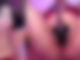 Live cam show with KittieEvaa - Skinny on Camming Site