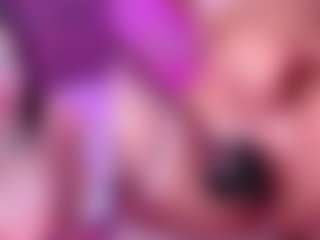 Live cam show with KittieEvaa - Ass Bouncing on Gym Cam Girls