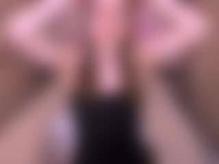 Live cam show with RoxyMorris - Average on fapnchat