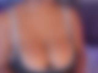 Live cam show with TinaCurly - Blue Eyes on madthumbs
