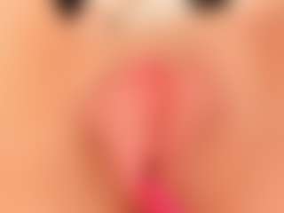 Live cam show with Tiffany-Jade - Fingers on Camsoda
