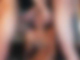 Live cam show with CleopatraFoxy - Smoking on CamClone