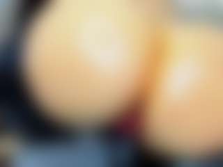 tykitaa's Live Sex Cam Show