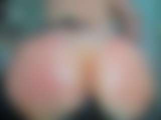 tykitaa's Live Sex Cam Show