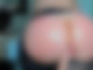 Live cam show with tykitaa - Tease on Gym Cam Girls