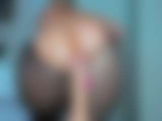 tykitaa's Live Sex Cam Show