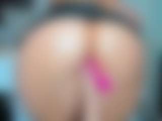 tykitaa's Live Sex Cam Show