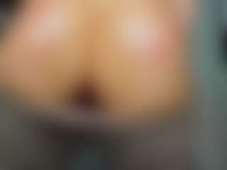 tykitaa's Live Sex Cam Show
