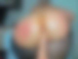 tykitaa's Live Sex Cam Show