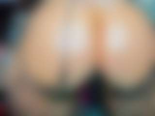 tykitaa's Live Sex Cam Show