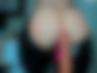 tykitaa's Live Sex Cam Show