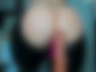 tykitaa's Live Sex Cam Show