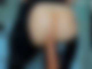 tykitaa's Live Sex Cam Show