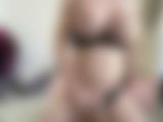 bratzdollchloe's Live Sex Cam Show