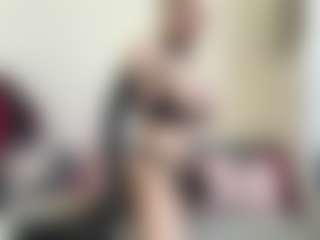 bratzdollchloe's Live Sex Cam Show
