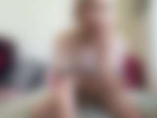 bratzdollchloe's Live Sex Cam Show