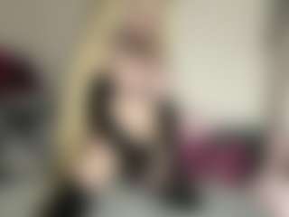 Live cam show with bratzdollchloe - Blue Eyes on Camsoda