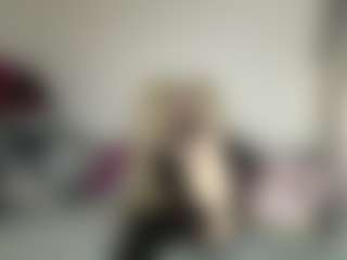 Live cam show with bratzdollchloe - Blue Eyes on slutload