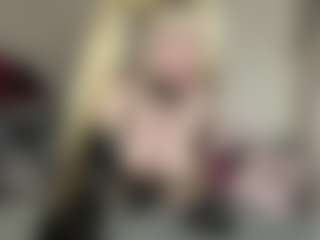 Live cam show with bratzdollchloe - Blonde Hair on StripNow